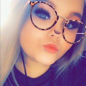 Meet your Posher, Vicky